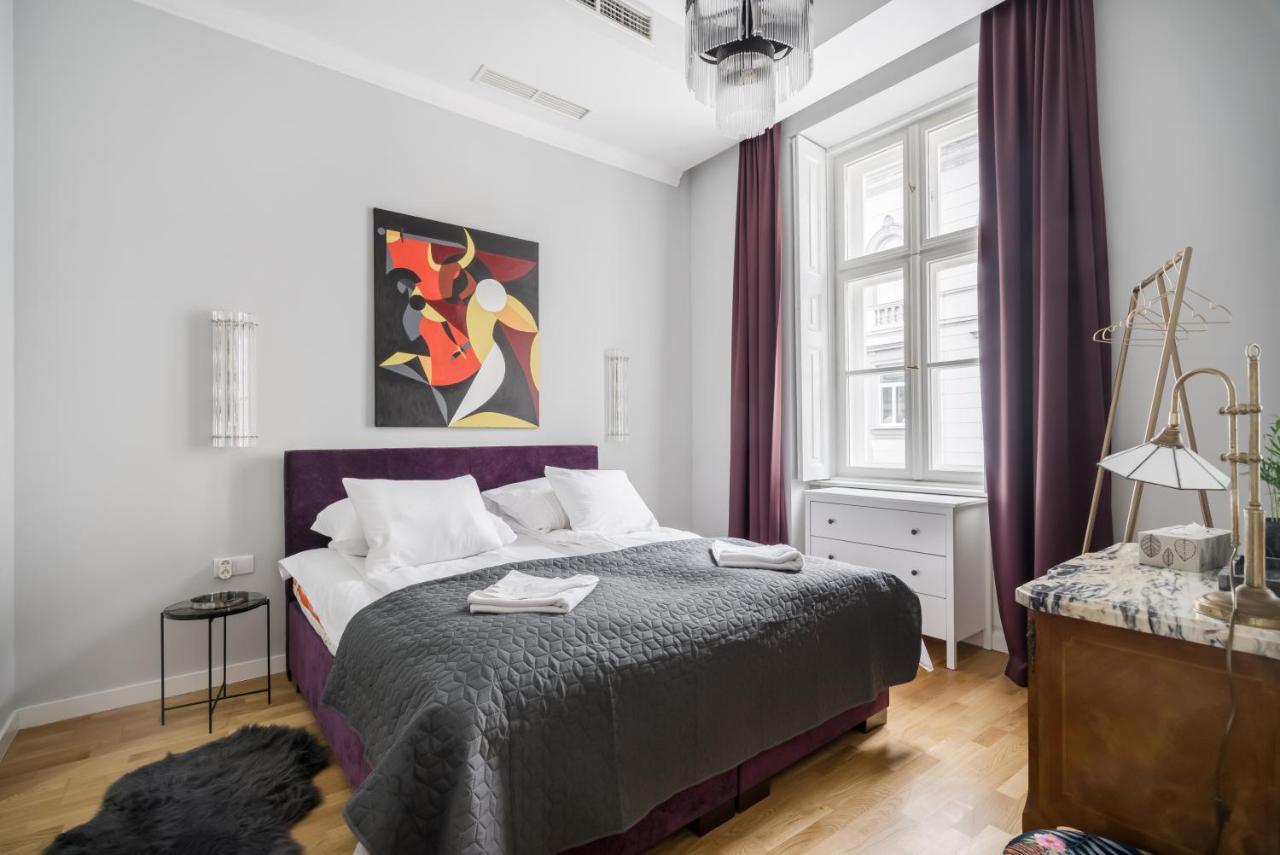 Bpr Adagio Design Home With A/C Budapest Bagian luar foto