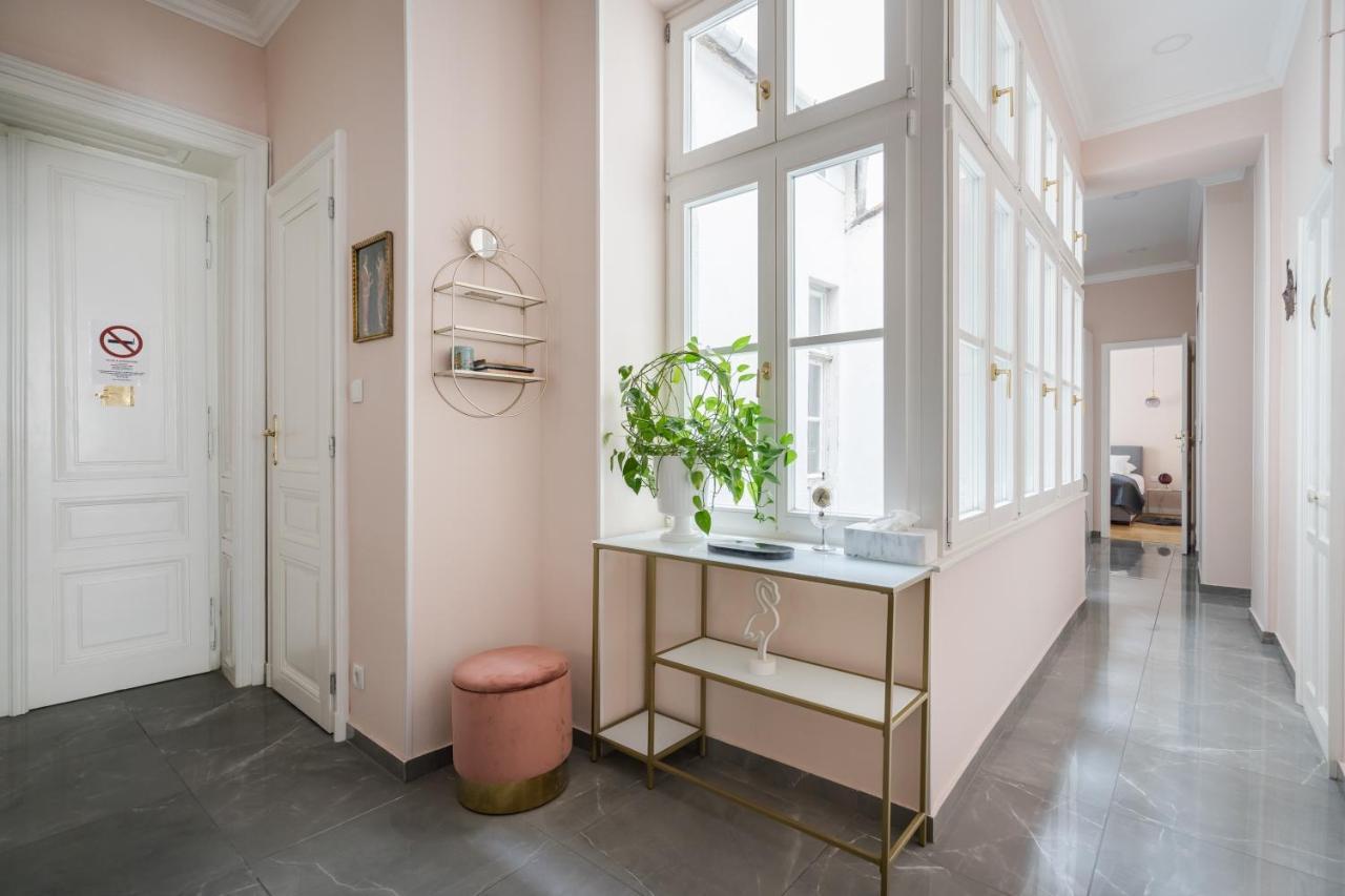 Bpr Adagio Design Home With A/C Budapest Bagian luar foto